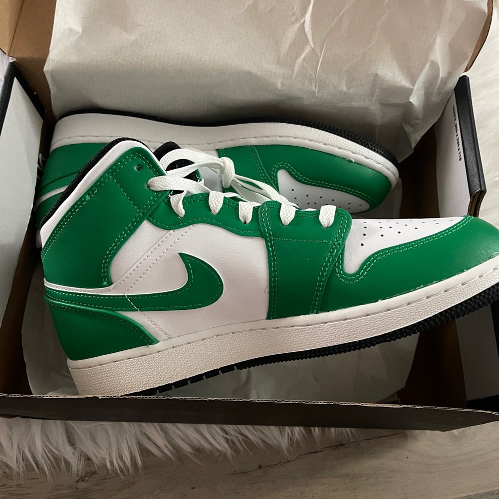 New!! Jordan Air 1 Mid GS in Lucky Green and Black
